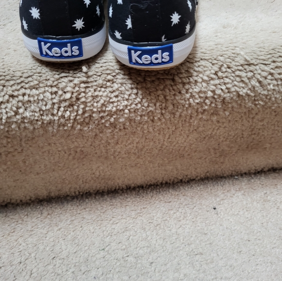 NWOT! Black and white size 8 Keds! - Picture 3 of 5